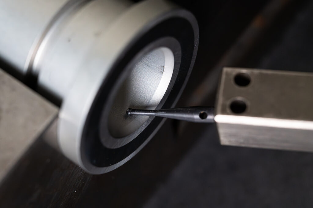 Werkzeug, das ein Gummi-Metall-Verbundteil herstellt